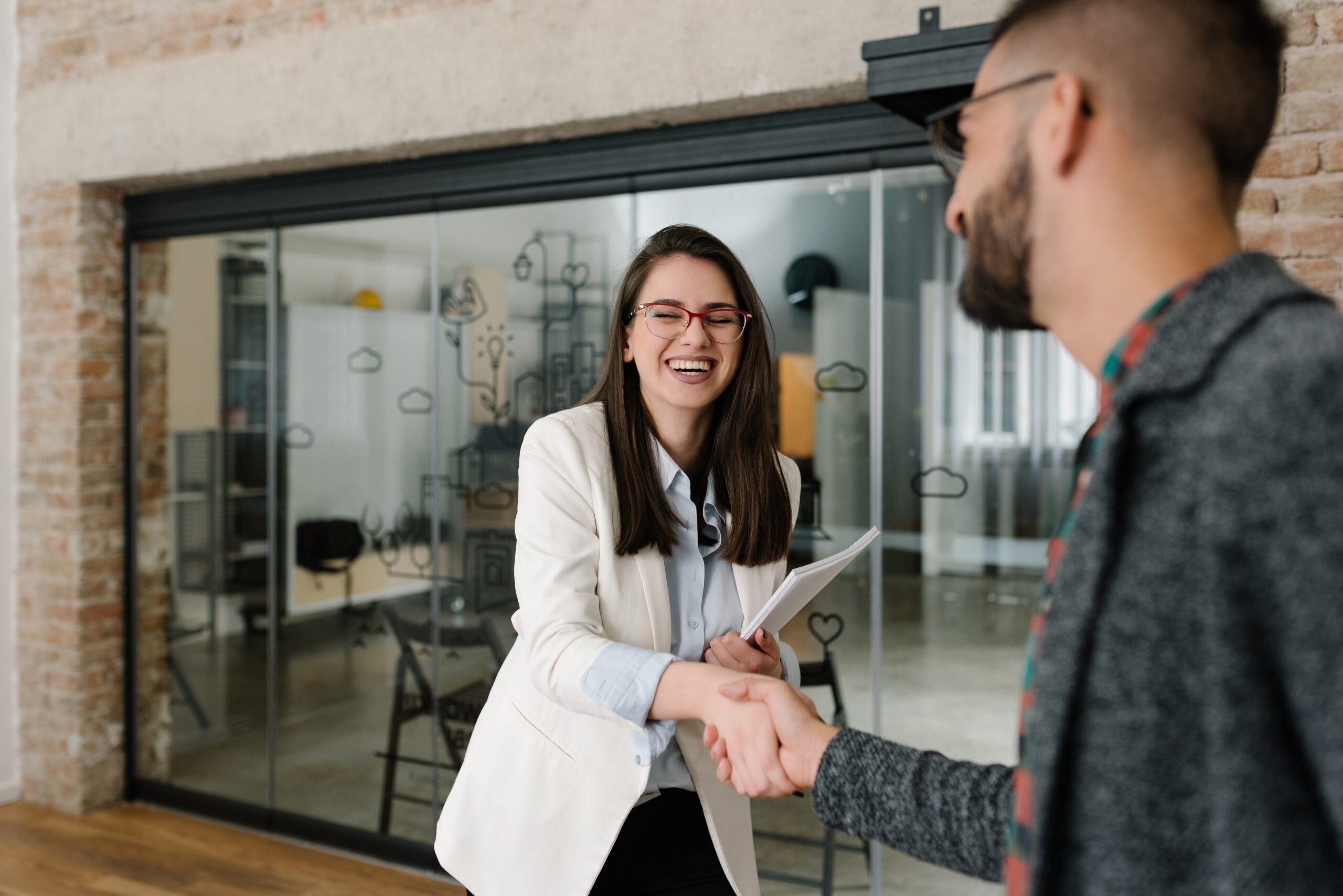 How to Sell a Job to a Candidate: 4 Steps to Win Top Talent